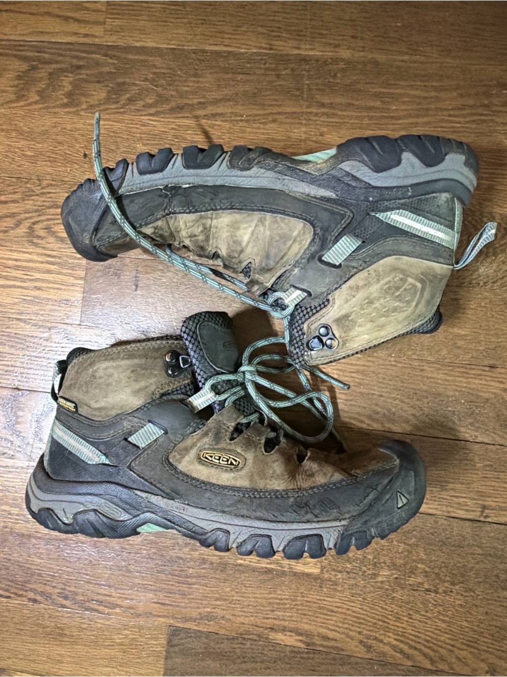 KEEN Brown Lace-Up Hiking Boots